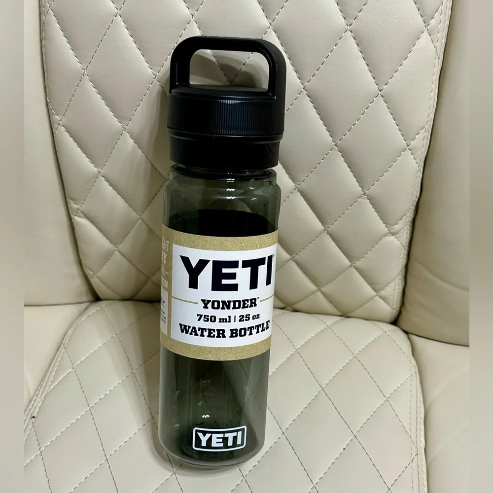 YETI Yonder 25 oz water bottle charcoal NEW